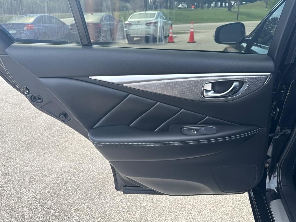 Infiniti Q50 Base 4D Sedan AWD 2014