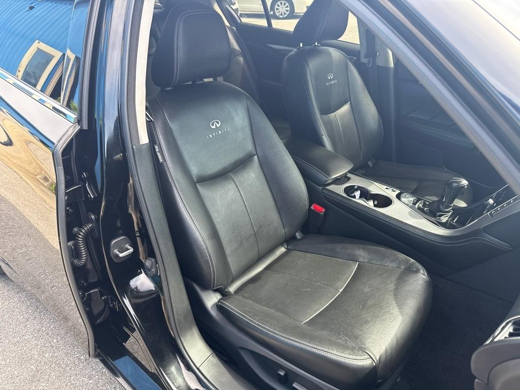 Infiniti Q50 Base 4D Sedan AWD 2014