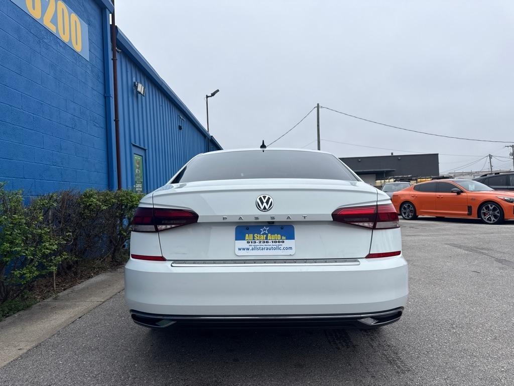 Volkswagen Passat SE 4D Sedan 2022