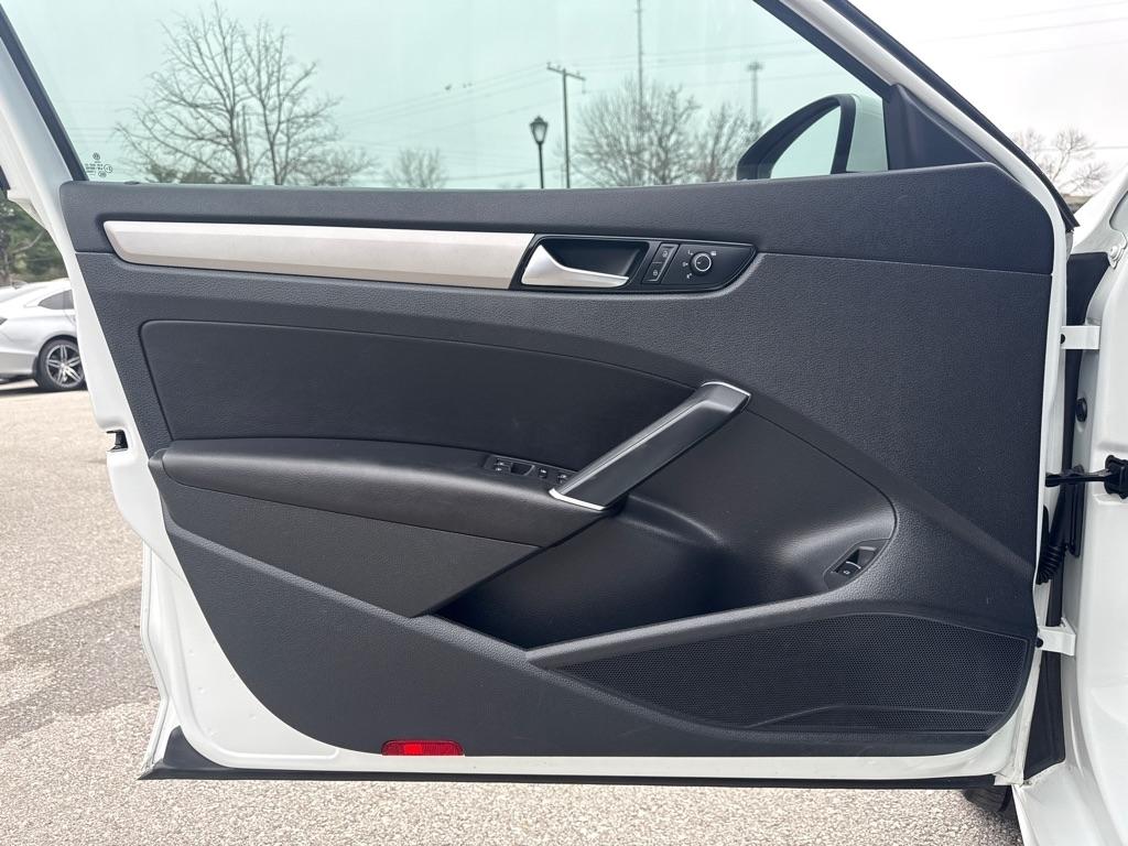 Volkswagen Passat SE 4D Sedan 2022