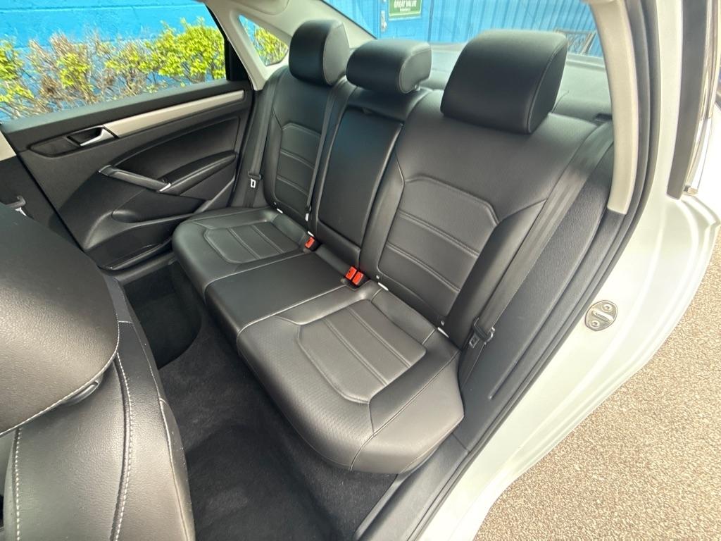 Volkswagen Passat SE 4D Sedan 2022