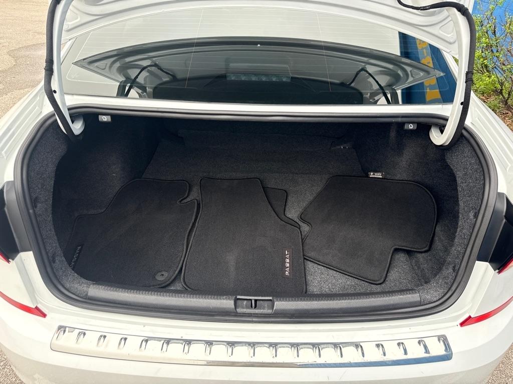 Volkswagen Passat SE 4D Sedan 2022