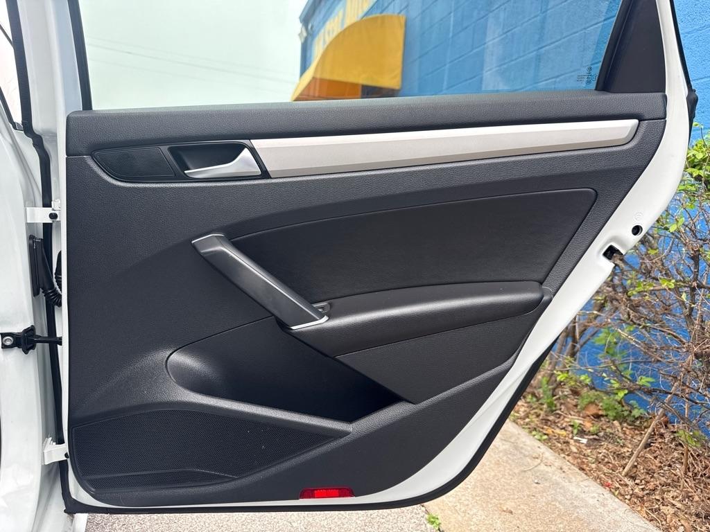 Volkswagen Passat SE 4D Sedan 2022