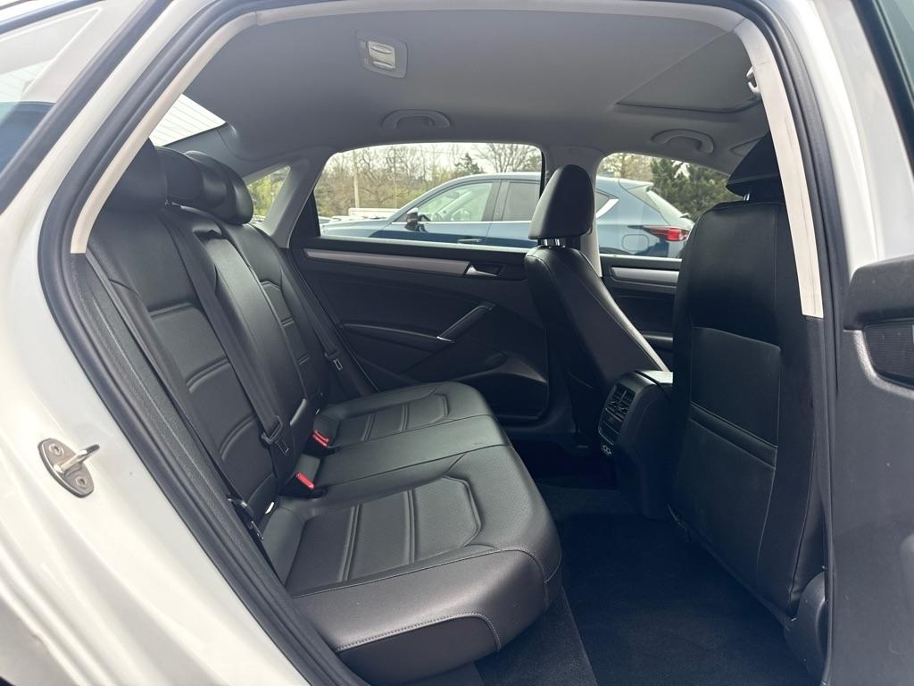 Volkswagen Passat SE 4D Sedan 2022