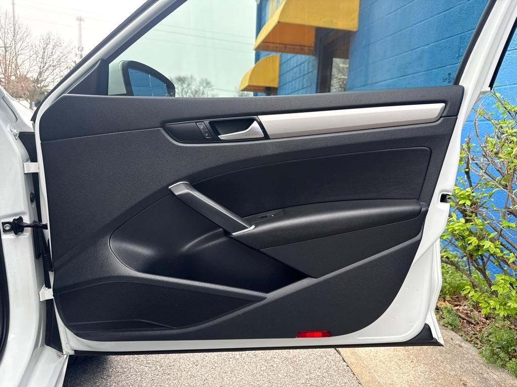 Volkswagen Passat SE 4D Sedan 2022