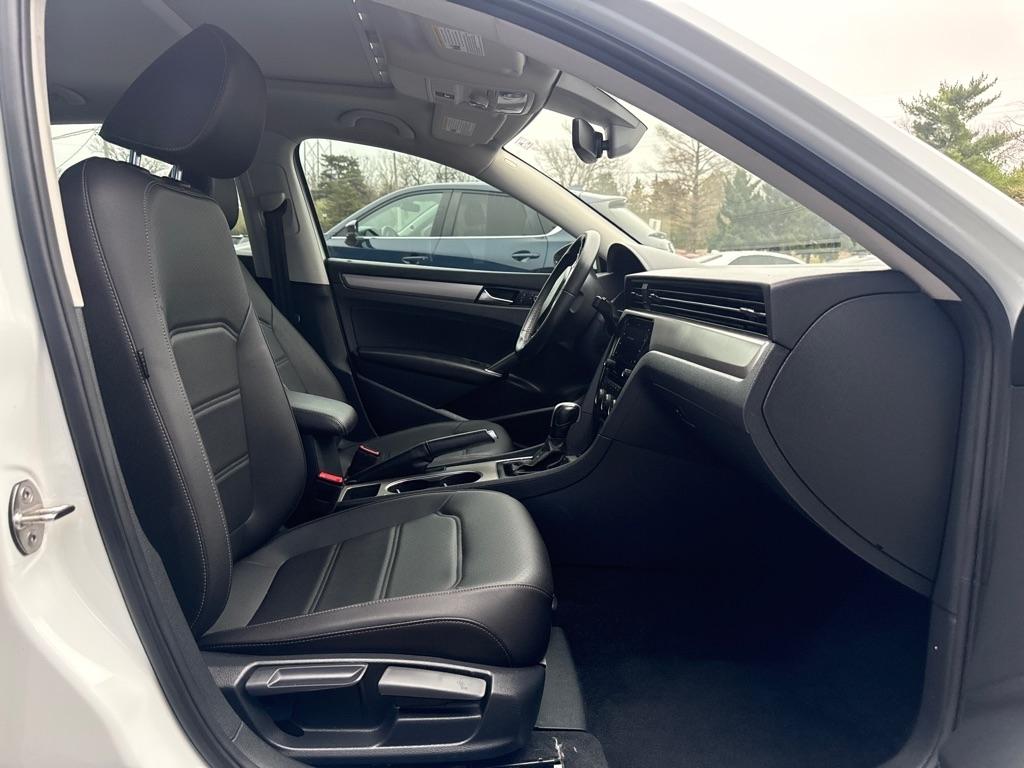 Volkswagen Passat SE 4D Sedan 2022