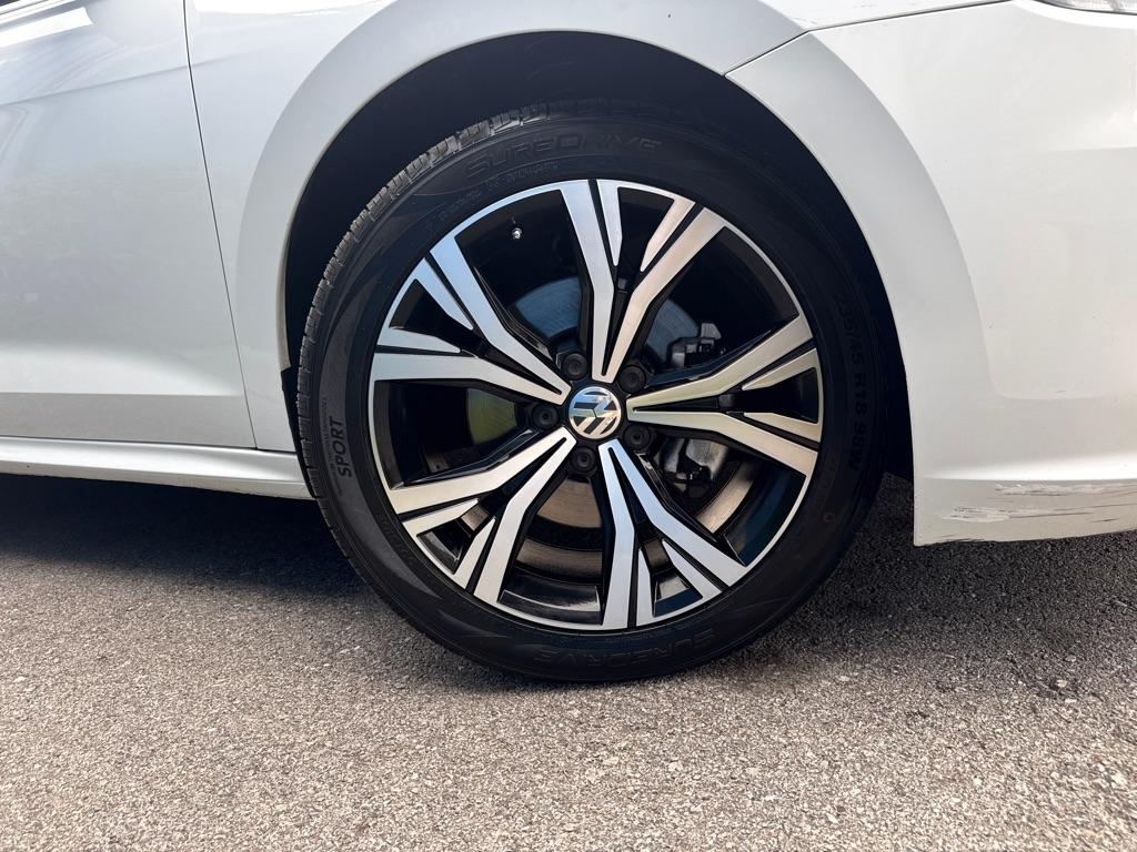 Volkswagen Passat SE 4D Sedan 2022