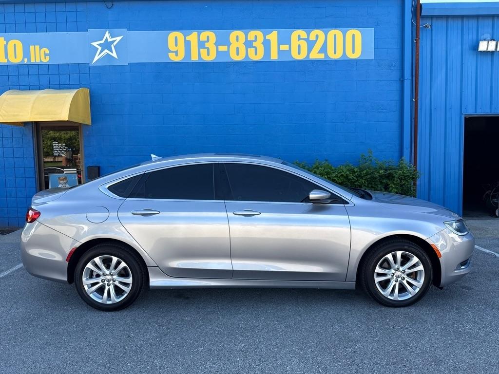 Chrysler 200 4dr Sdn Limited FWD 2016