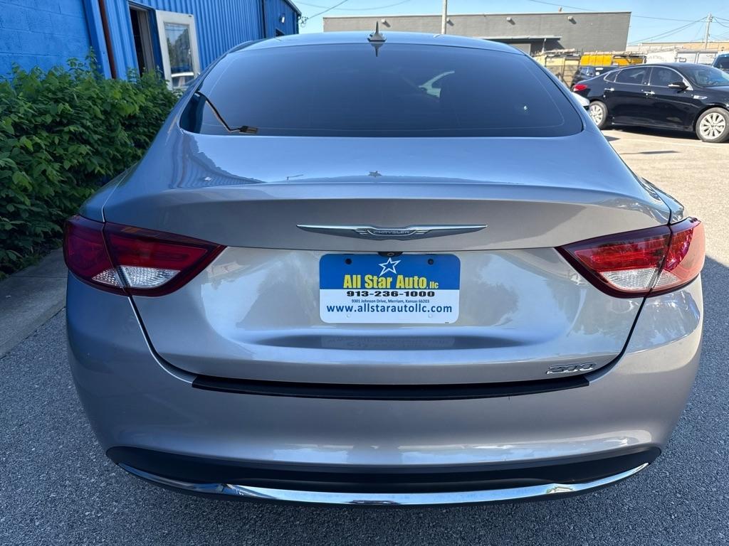 Chrysler 200 4dr Sdn Limited FWD 2016