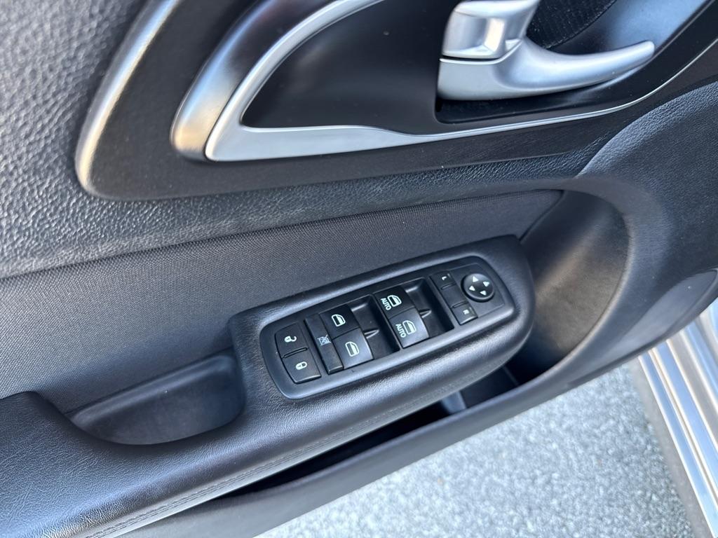 Chrysler 200 4dr Sdn Limited FWD 2016