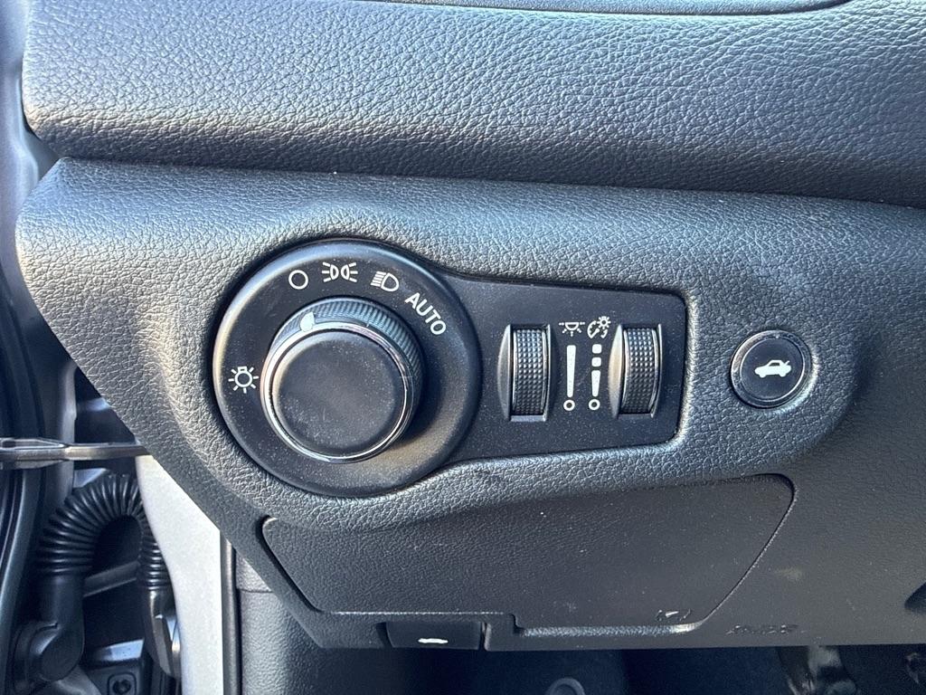 Chrysler 200 4dr Sdn Limited FWD 2016