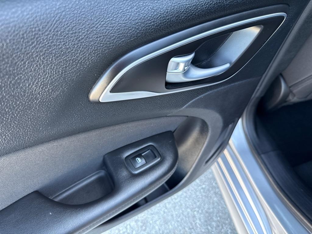 Chrysler 200 4dr Sdn Limited FWD 2016