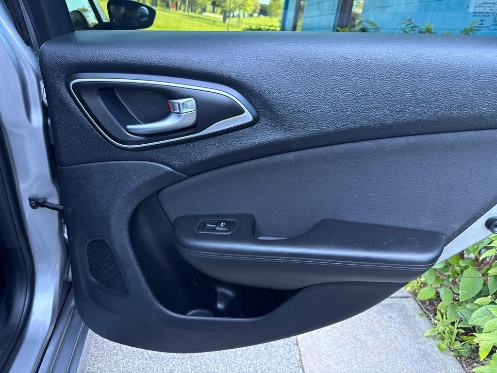 Chrysler 200 4dr Sdn Limited FWD 2016