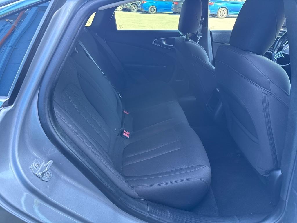 Chrysler 200 4dr Sdn Limited FWD 2016