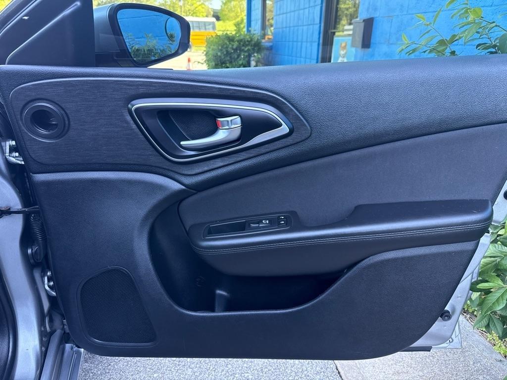 Chrysler 200 4dr Sdn Limited FWD 2016