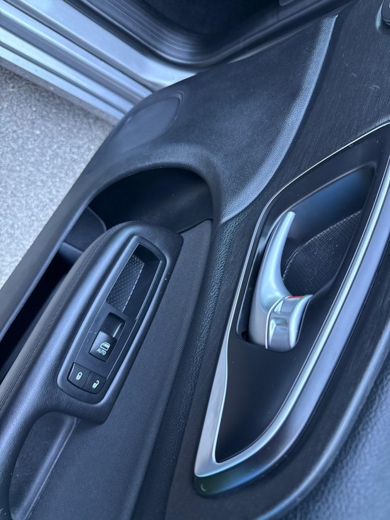 Chrysler 200 4dr Sdn Limited FWD 2016