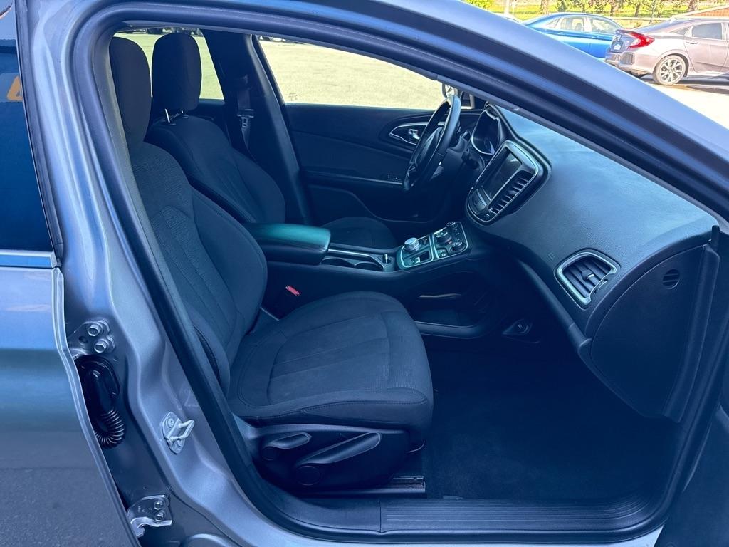 Chrysler 200 4dr Sdn Limited FWD 2016