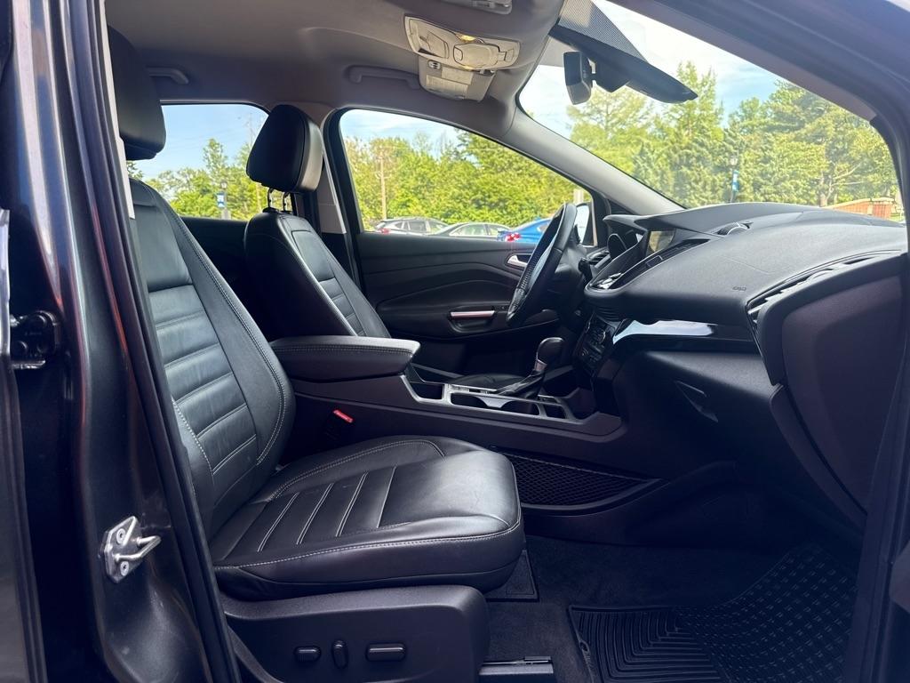 Ford Escape 4WD 4dr Titanium 2017