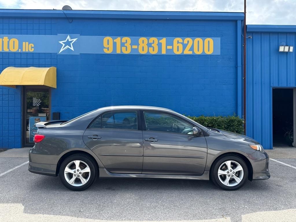 Toyota Corolla S 5-Speed MT 2013