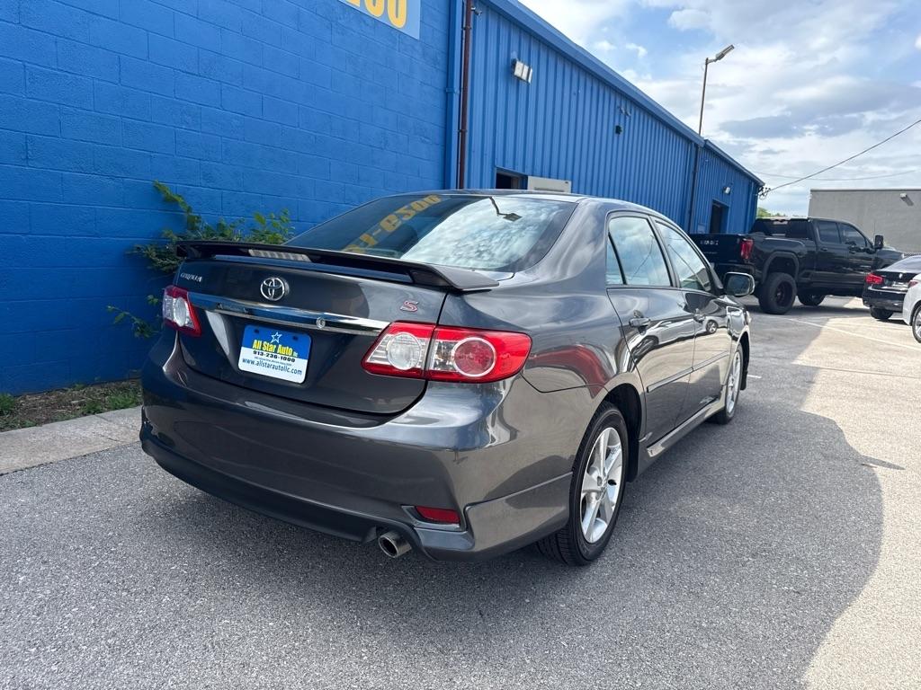 Toyota Corolla S 5-Speed MT 2013