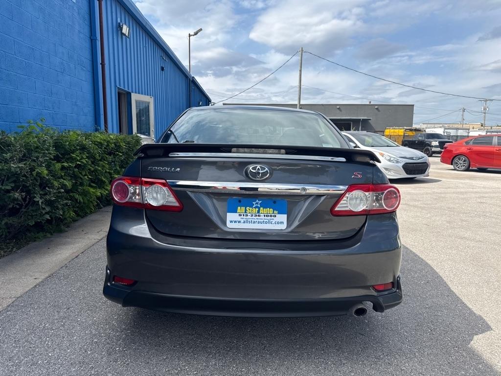 Toyota Corolla S 5-Speed MT 2013