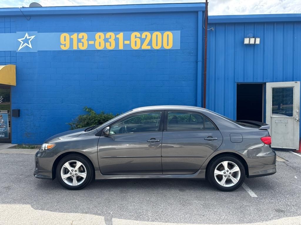 Toyota Corolla S 5-Speed MT 2013