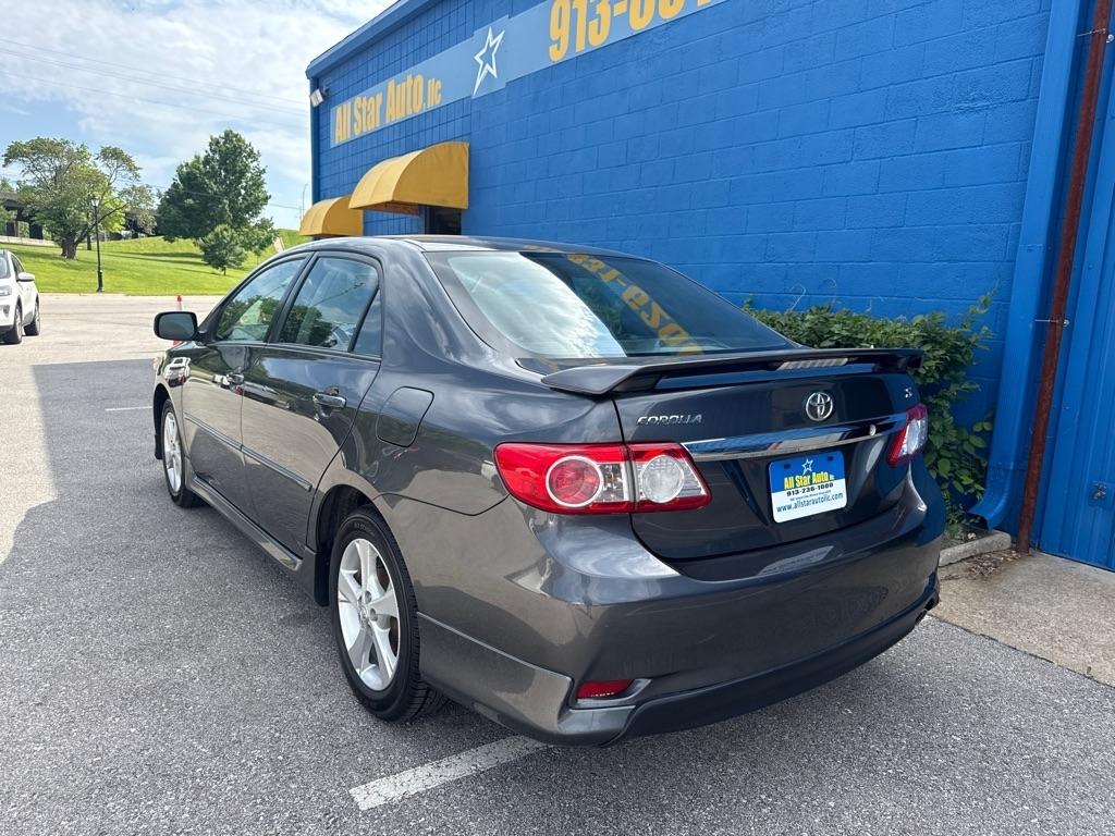 Toyota Corolla S 5-Speed MT 2013
