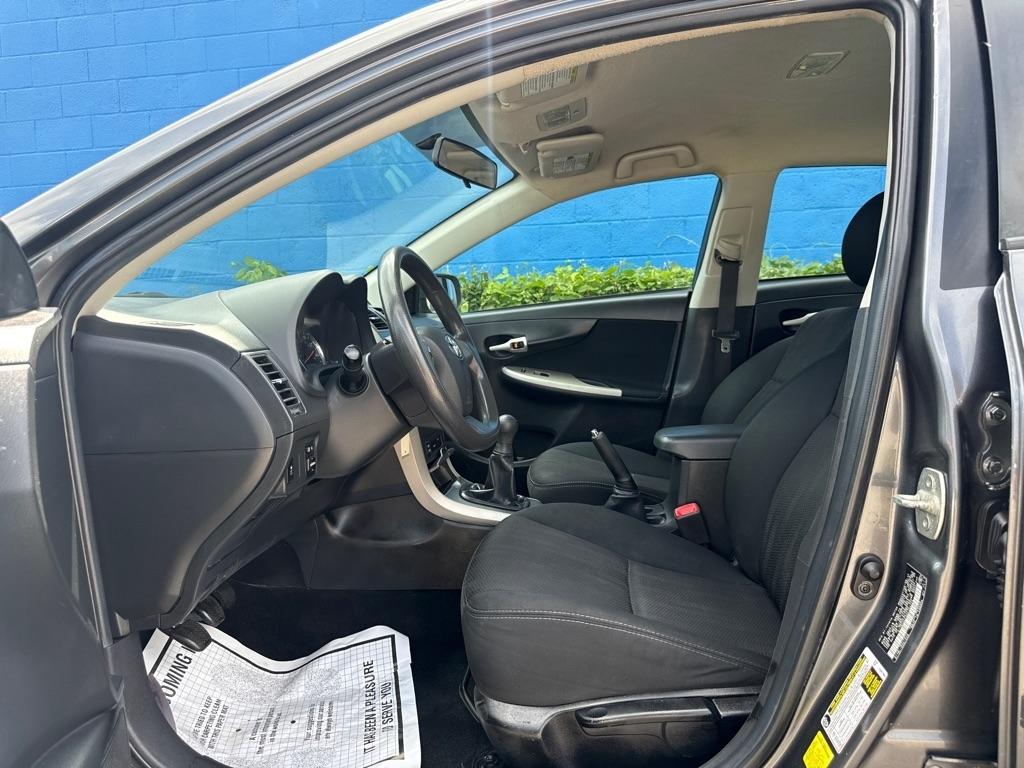 Toyota Corolla S 5-Speed MT 2013