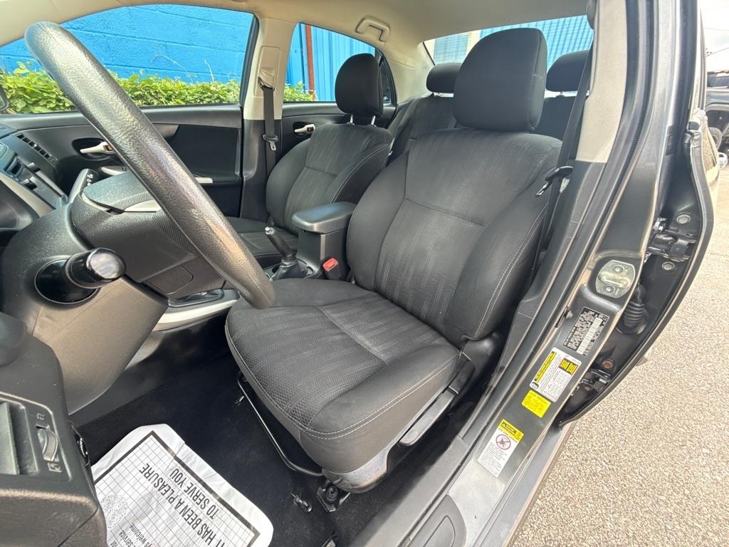 Toyota Corolla S 5-Speed MT 2013