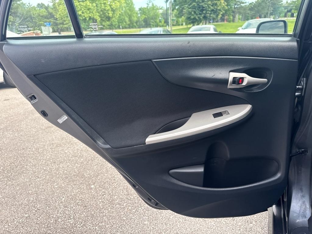 Toyota Corolla S 5-Speed MT 2013