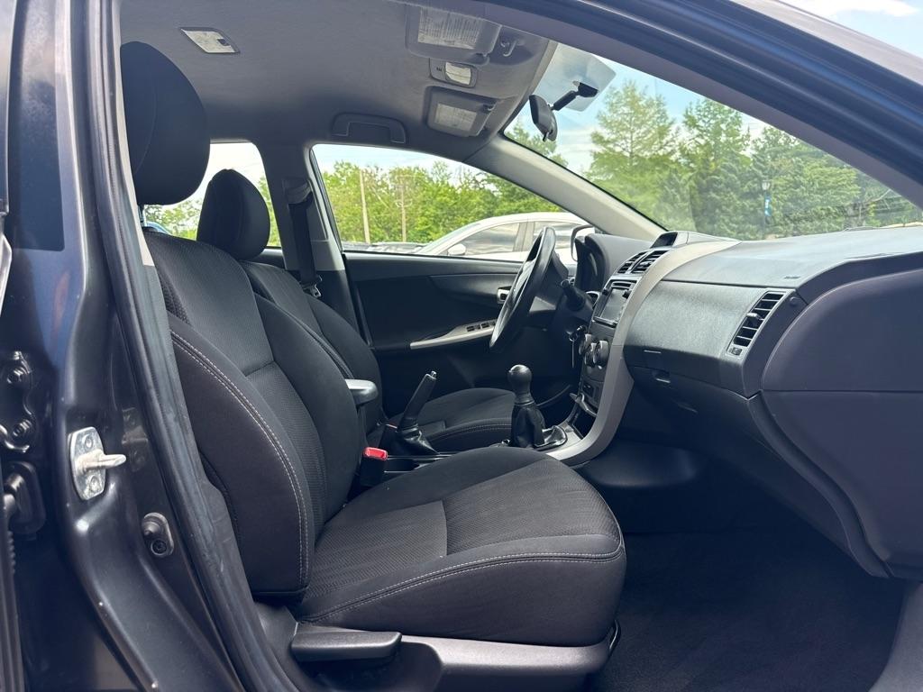 Toyota Corolla S 5-Speed MT 2013