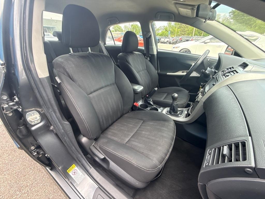 Toyota Corolla S 5-Speed MT 2013