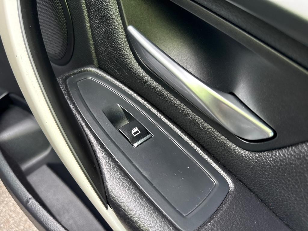 BMW 3 Series  2017