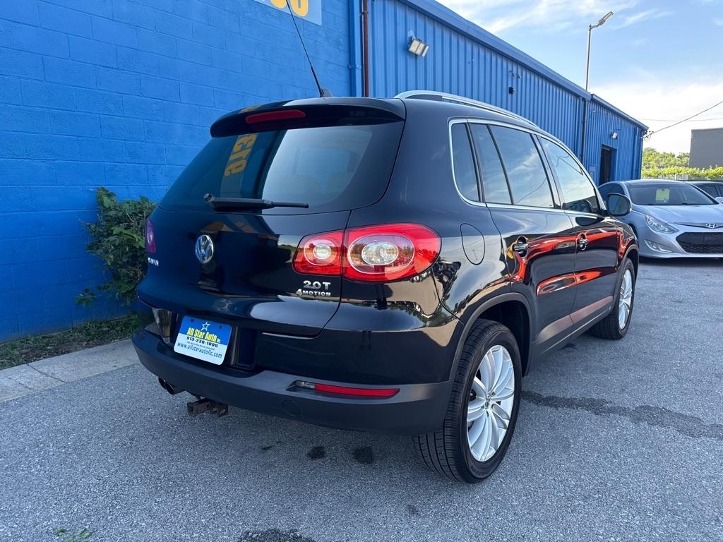Volkswagen Tiguan  2011