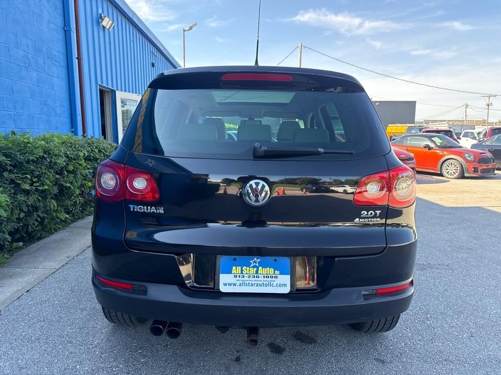 Volkswagen Tiguan  2011