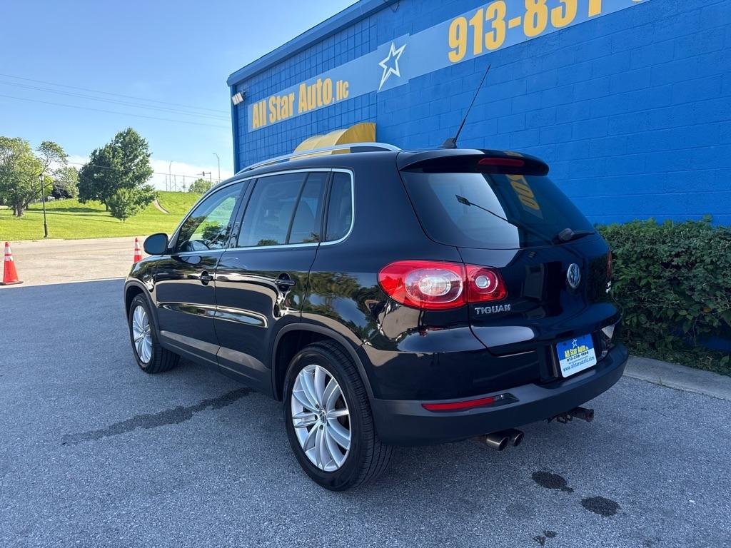 Volkswagen Tiguan  2011