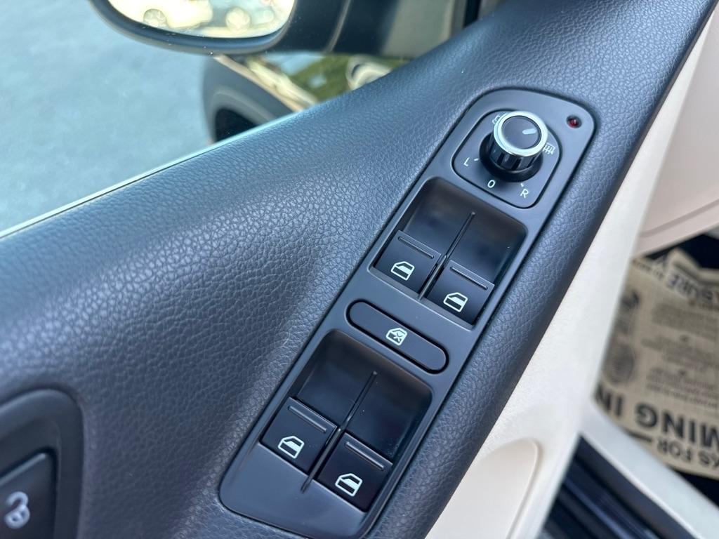 Volkswagen Tiguan  2011