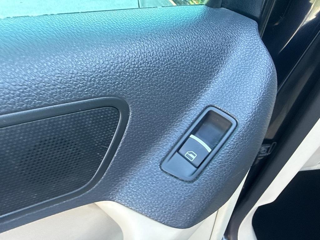 Volkswagen Tiguan  2011