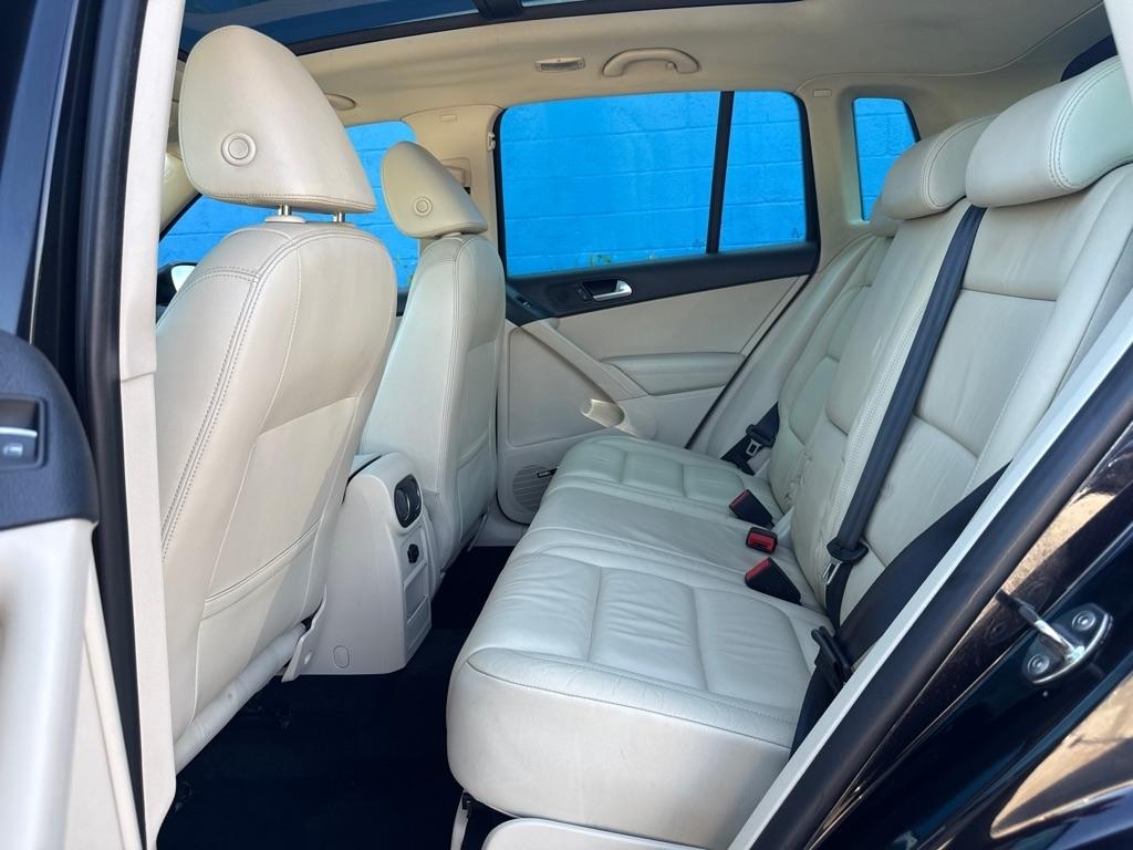 Volkswagen Tiguan  2011