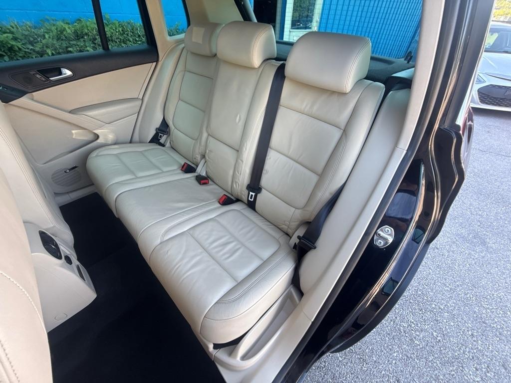Volkswagen Tiguan  2011
