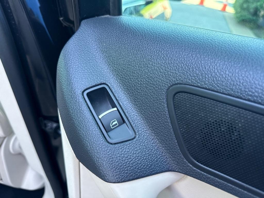 Volkswagen Tiguan  2011