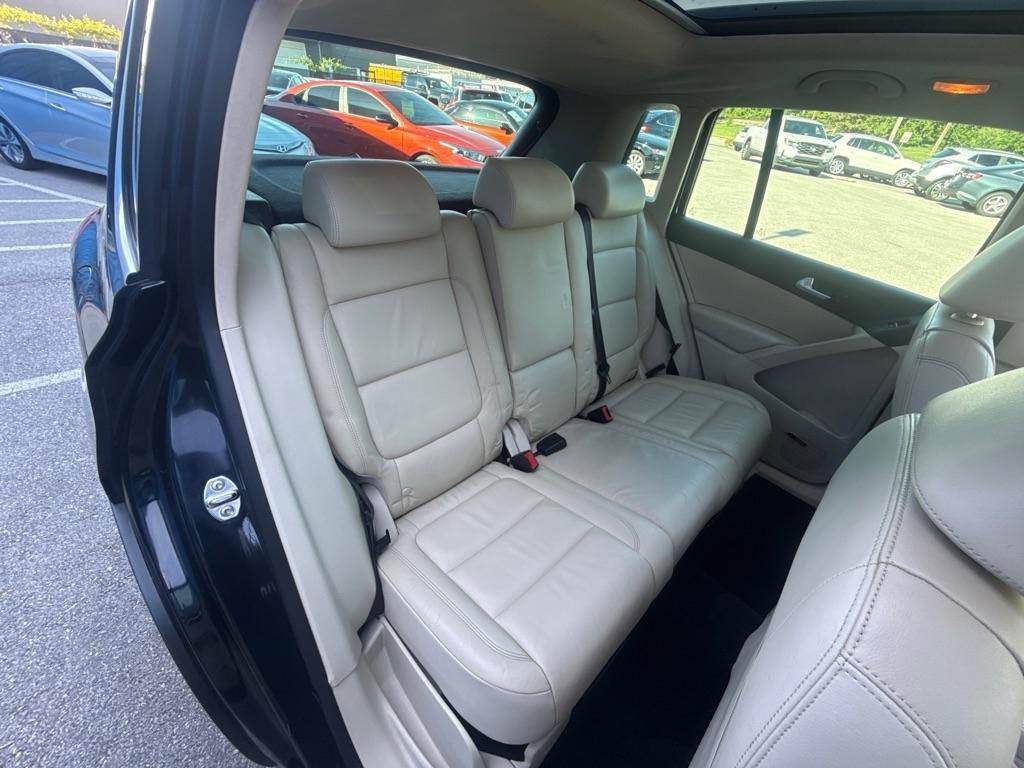 Volkswagen Tiguan  2011