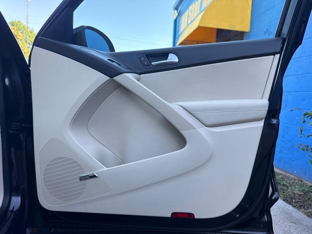 Volkswagen Tiguan  2011