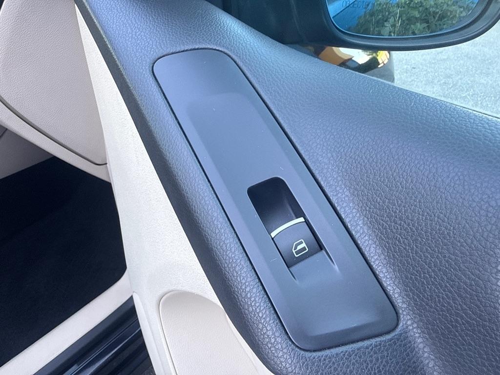 Volkswagen Tiguan  2011