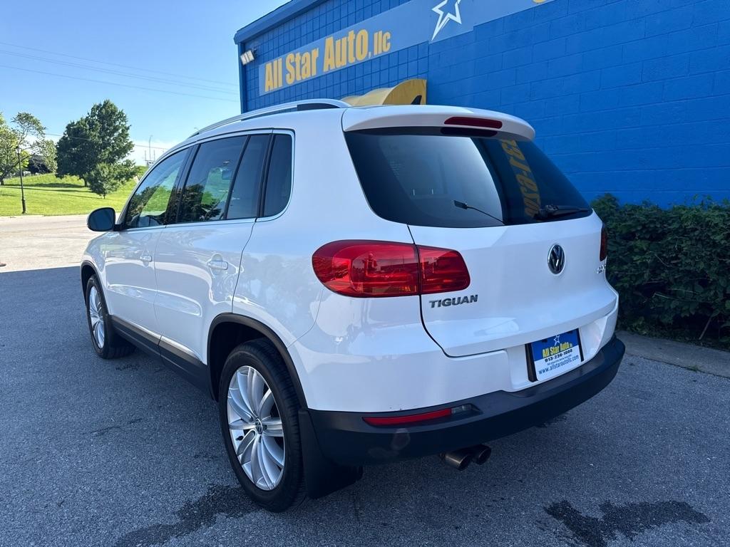 Volkswagen Tiguan S 4D SUV FWD 2013