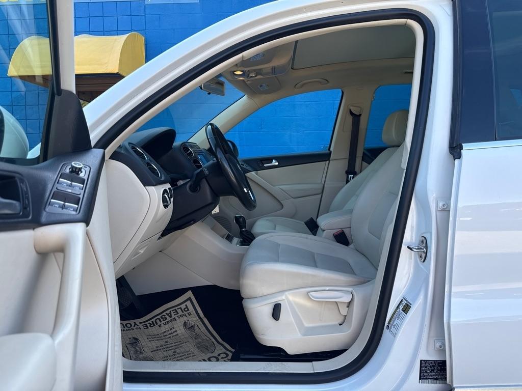Volkswagen Tiguan S 4D SUV FWD 2013