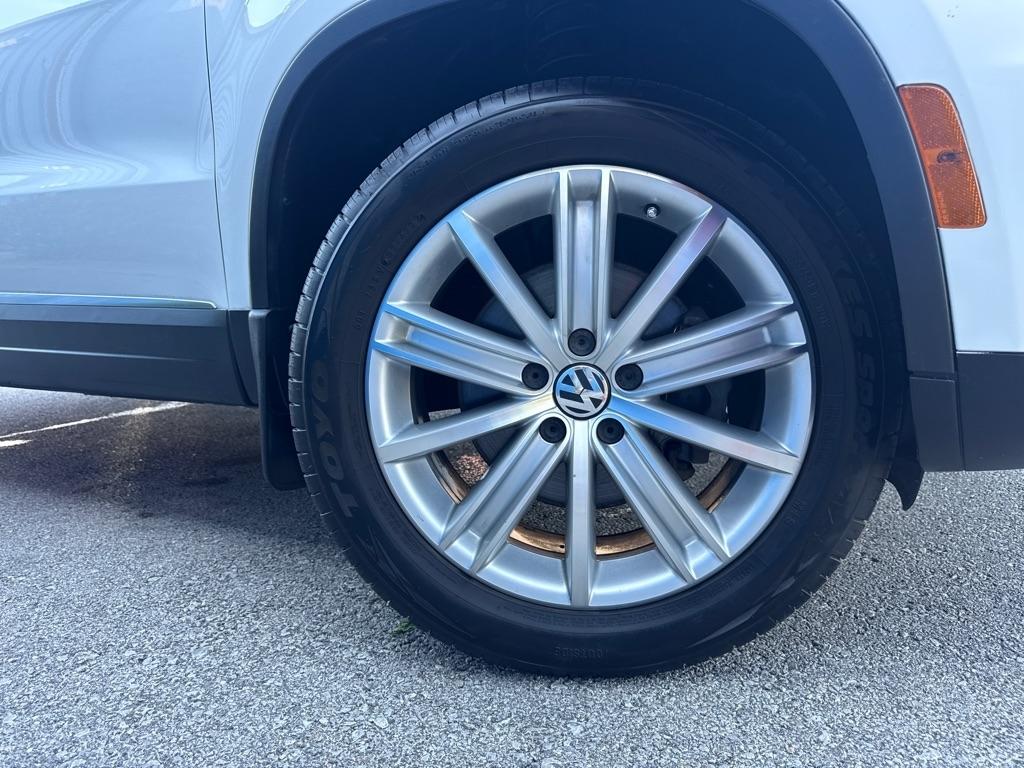 Volkswagen Tiguan S 4D SUV FWD 2013