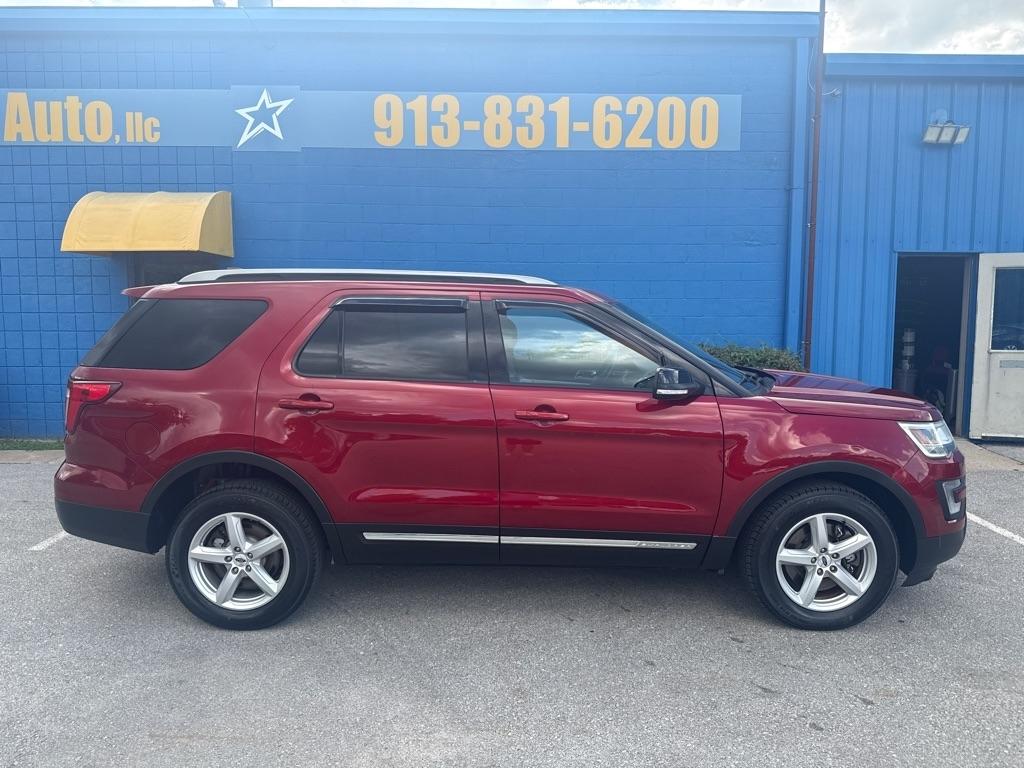 Ford Explorer XLT 4D SUV 4WD 2017