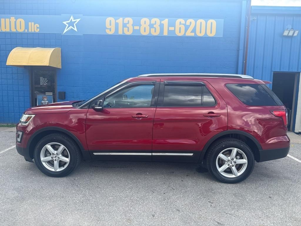 Ford Explorer XLT 4D SUV 4WD 2017