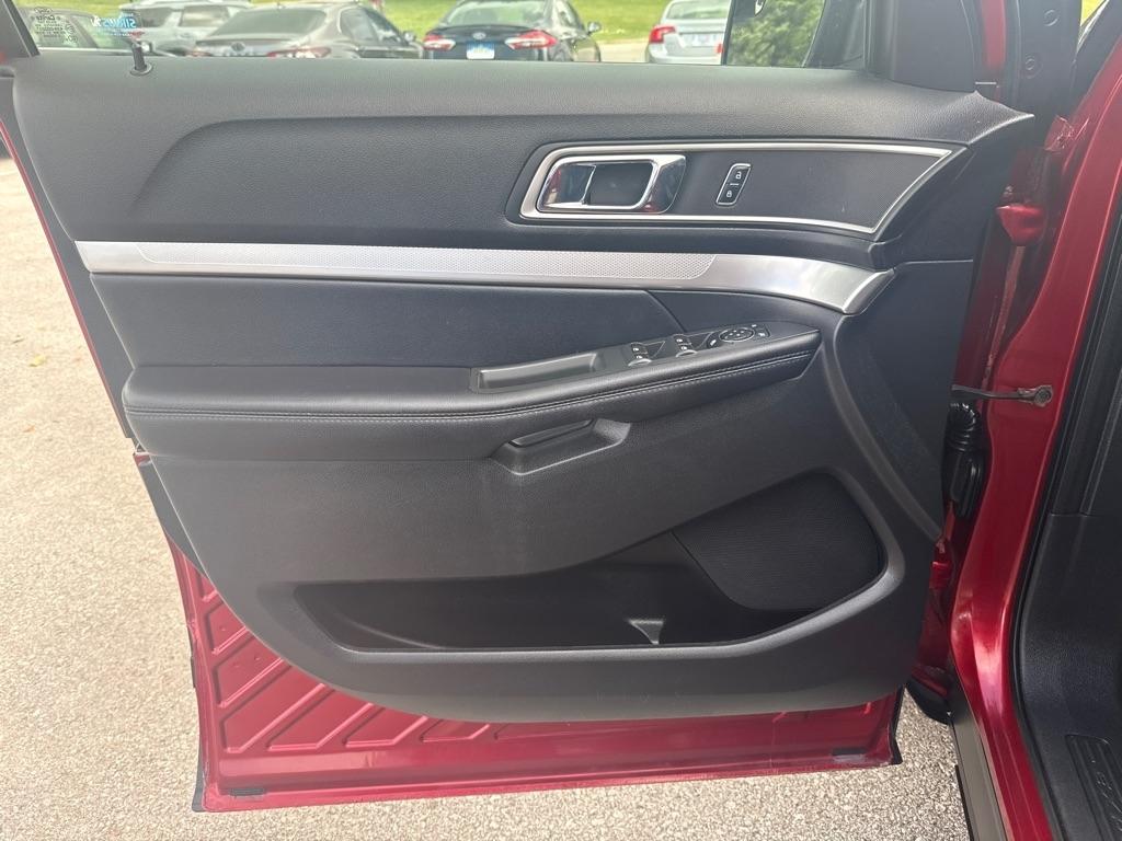 Ford Explorer XLT 4D SUV 4WD 2017